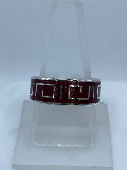 Anillo Greca Continua en Plata .925 con Coral Rojo, vista lateral