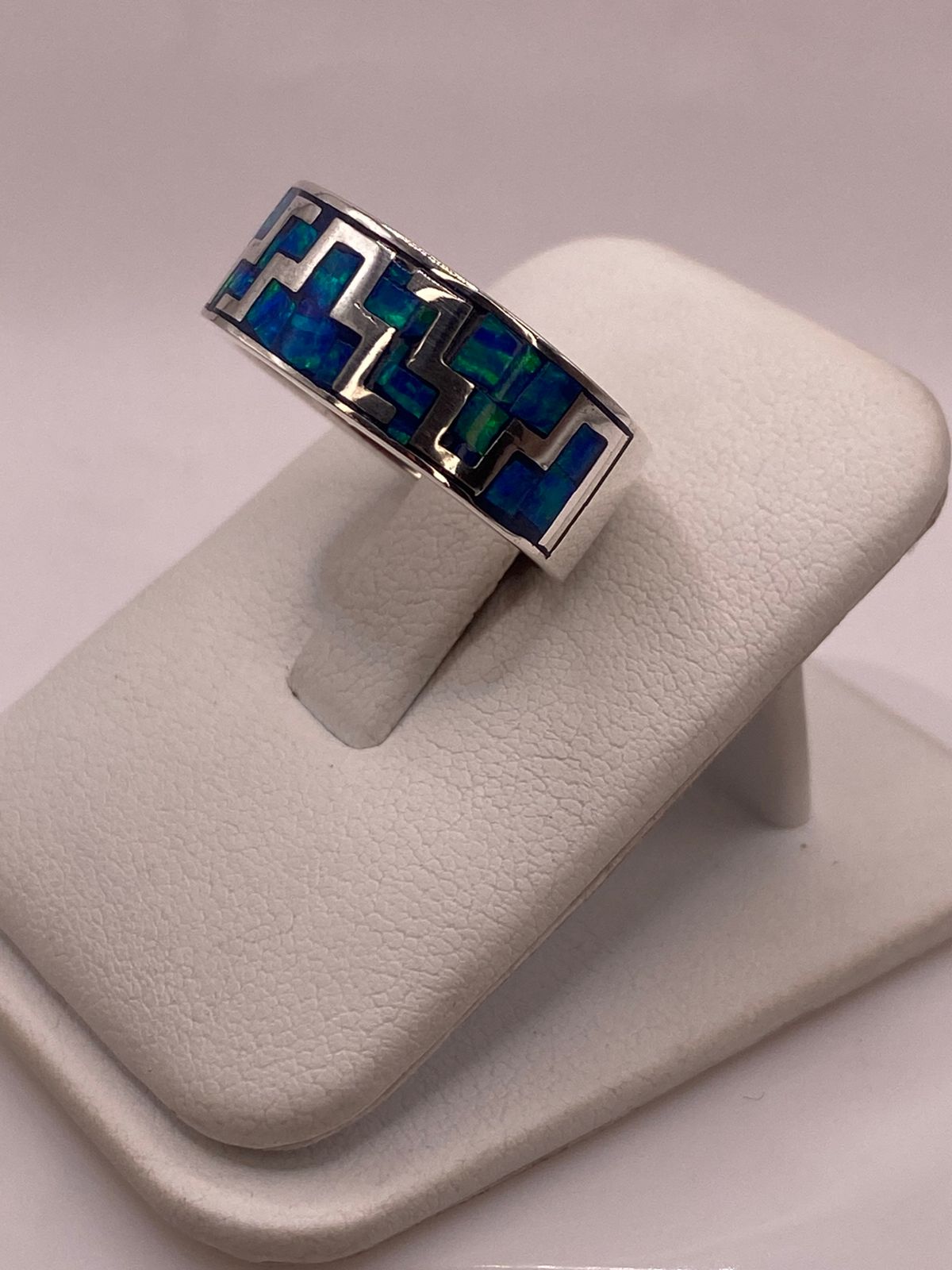 Anillo Greca Geometrica Continua con Ópalo de Fuego en Plata .950