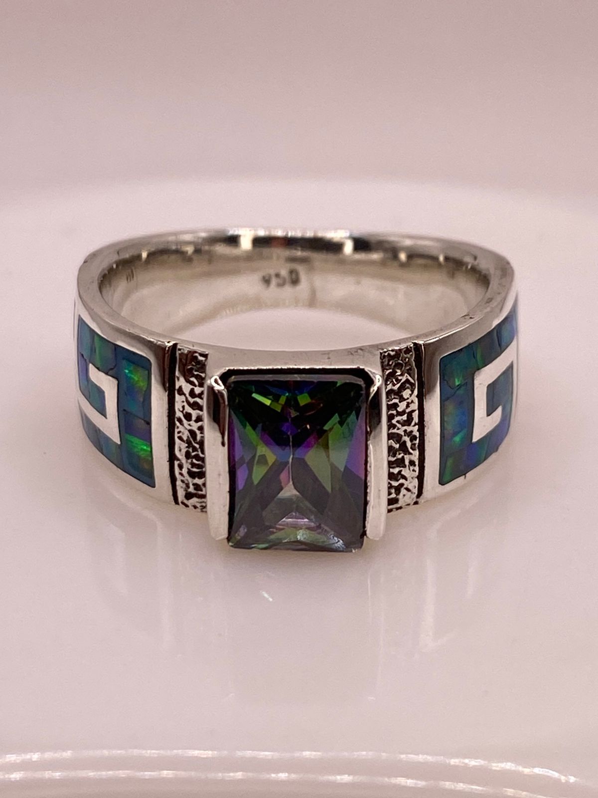 Anillo de Greca Geométrica con Ópalo de Fuego y Zirconia en Plata .950