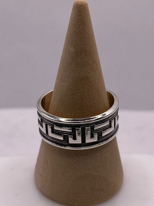🏛️ Anillo Greca Clásica en Plata .92 — vista lateral