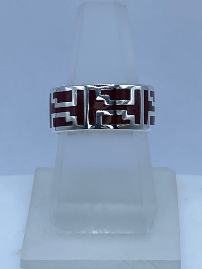 Anillo Greca Escalonada en Plata .925 con Coral Rojo, vista frontal
