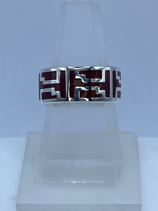 Anillo Greca Escalonada en Plata .925 con Coral Rojo, vista frontal
