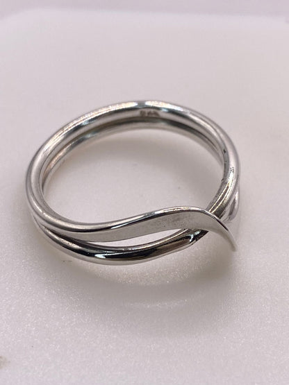 Anillo Infinito Moderno en Plata .925, vista de detalle