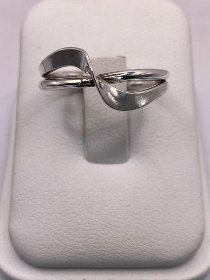 Anillo Infinito Moderno en Plata .925, vista frontal