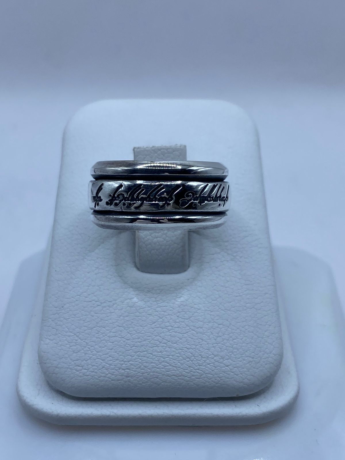 💍🔥 Anillo Inspirado en el Señor de los Anillos – Plata 925 con Inscripción Élfica