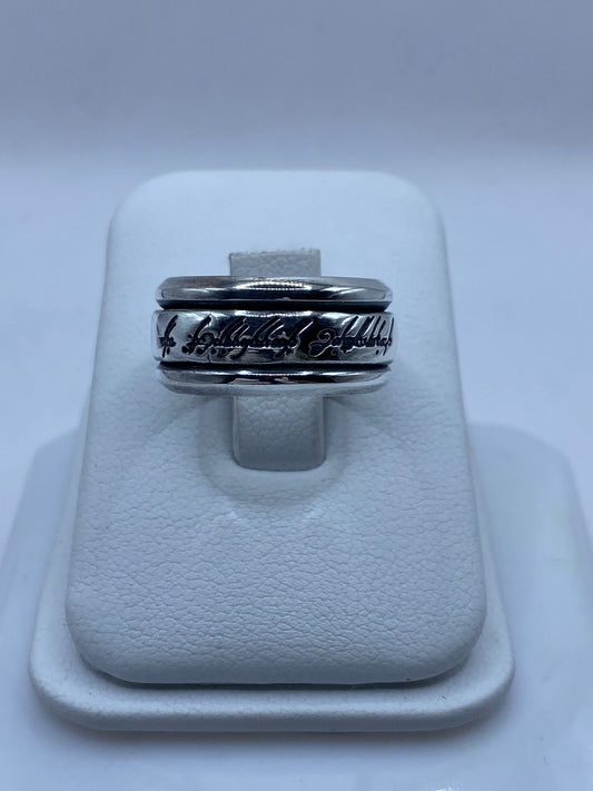 
Banda spinner plata 925 con inscripción élfica fluida en relieve oxidado y riel pulido, Arte Taxco