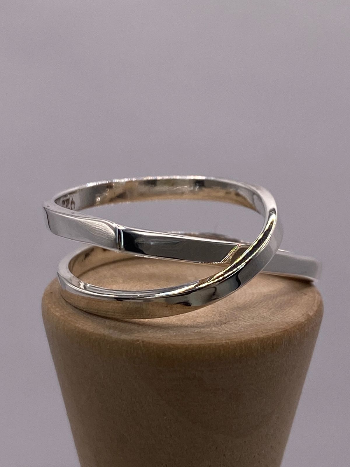 Anillo Líneas Entrelazadas en Plata .925