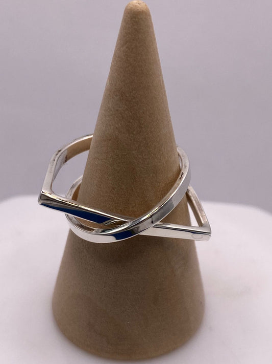 Anillo Líneas Entrelazadas en Plata .925