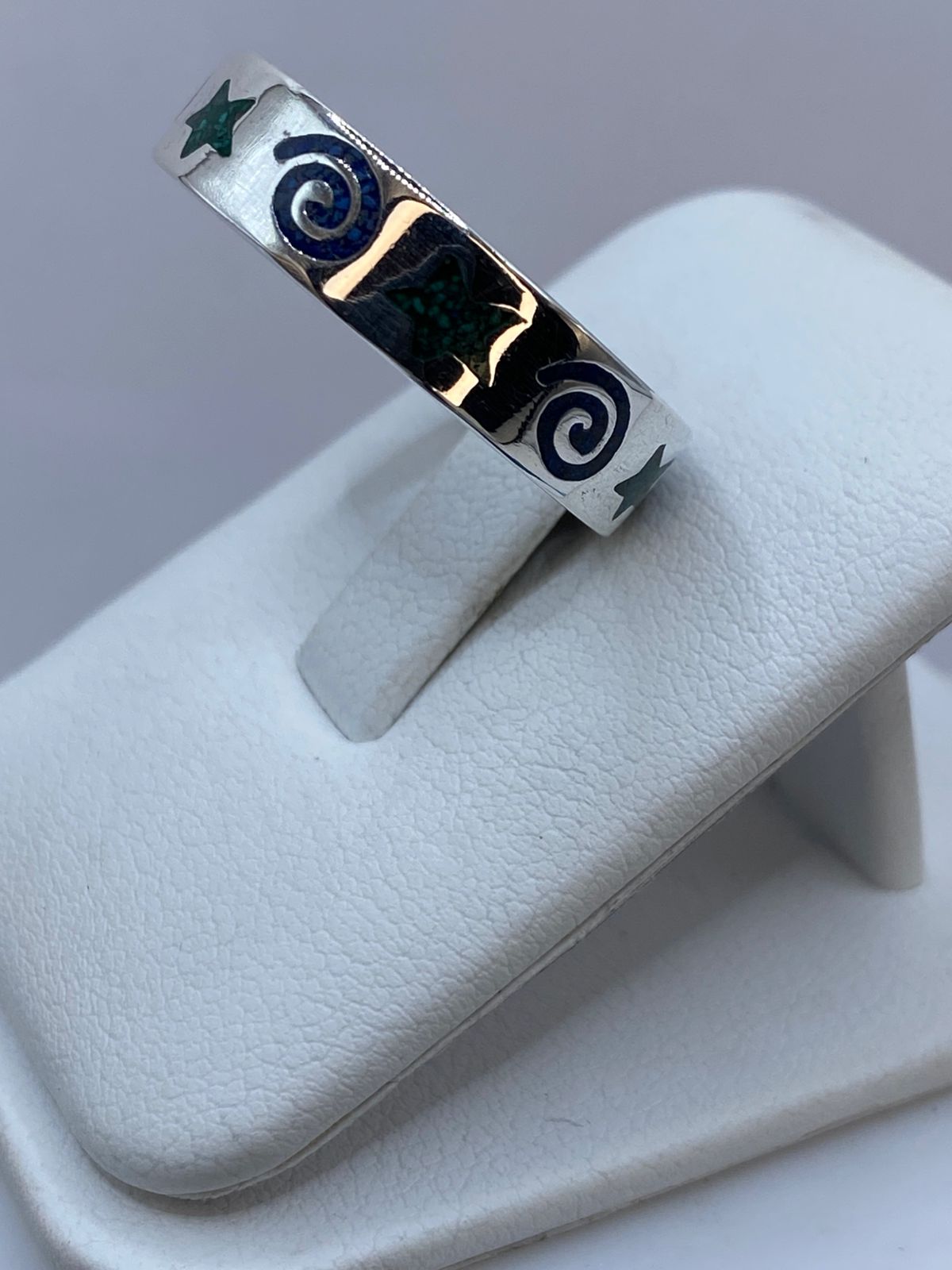 Anillo Malaquita con Diseño Estrellas y Espirales en Plata .925