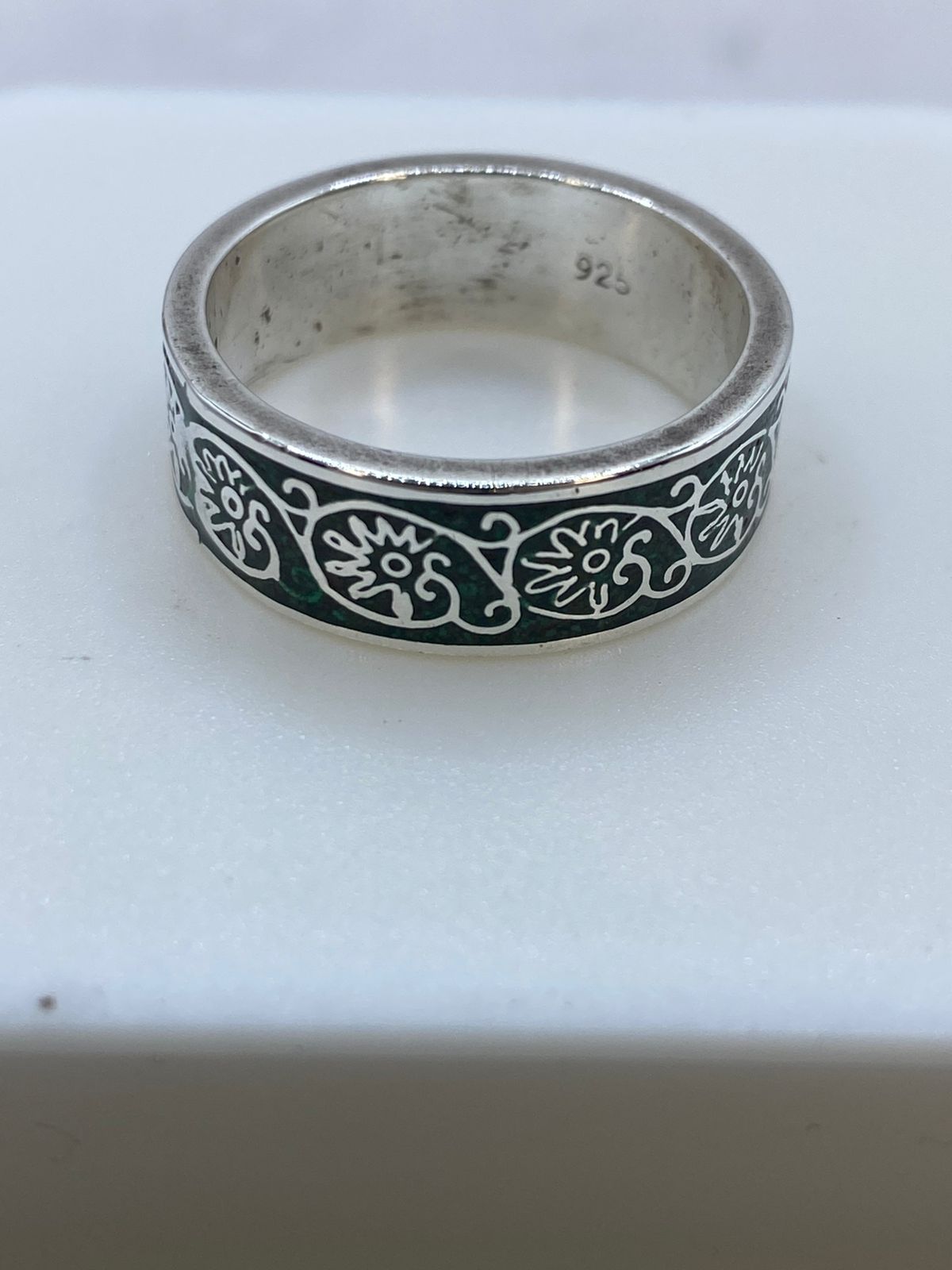 🌿💚 Anillo de Malaquita con Diseño Floral Calado en Plata .925