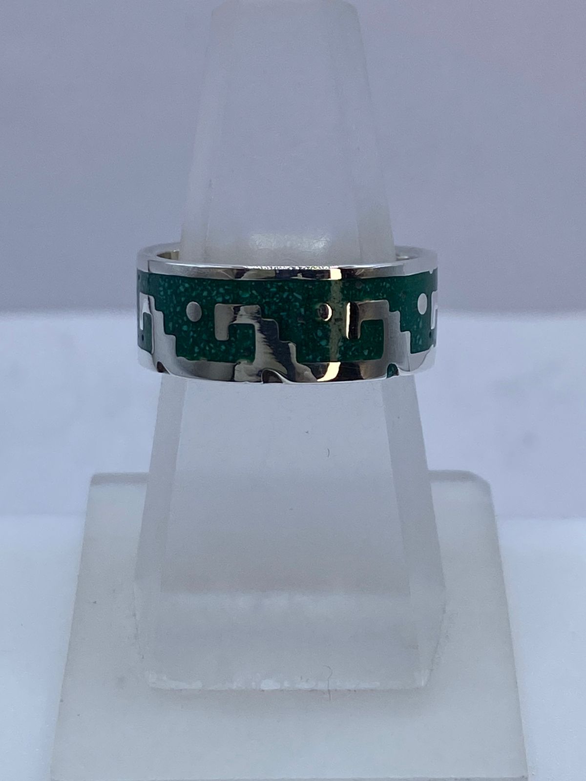 Anillo de Malaquita con Diseño Geométrico Minimalista en Plata .925