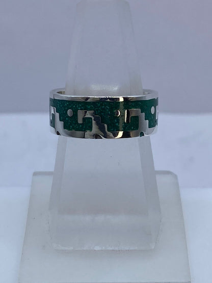 Anillo de Malaquita con Diseño Geométrico Minimalista en Plata .925, vista lateral