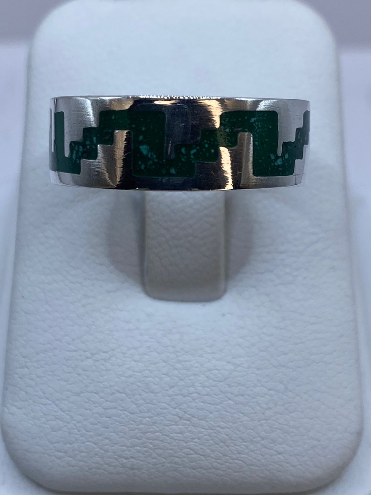 Anillo de Malaquita con Greca Arquitectónica Calada en Plata .925