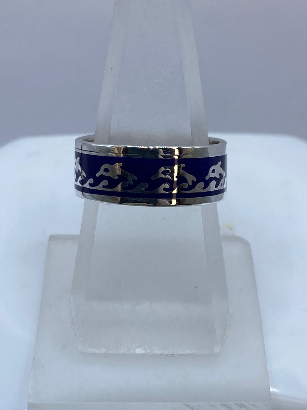 🌊 Anillo Marino con Delfines en Plata .925 — ángulo diagonal