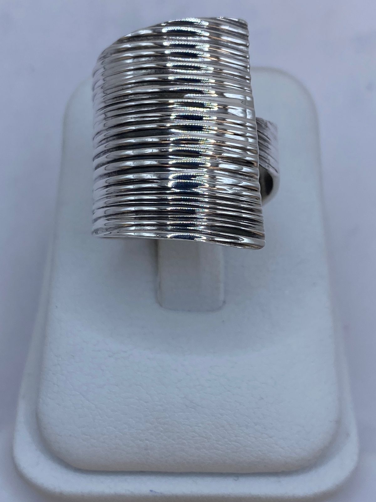 Anillo Maxi Multilíneas Texturizado en Plata .925