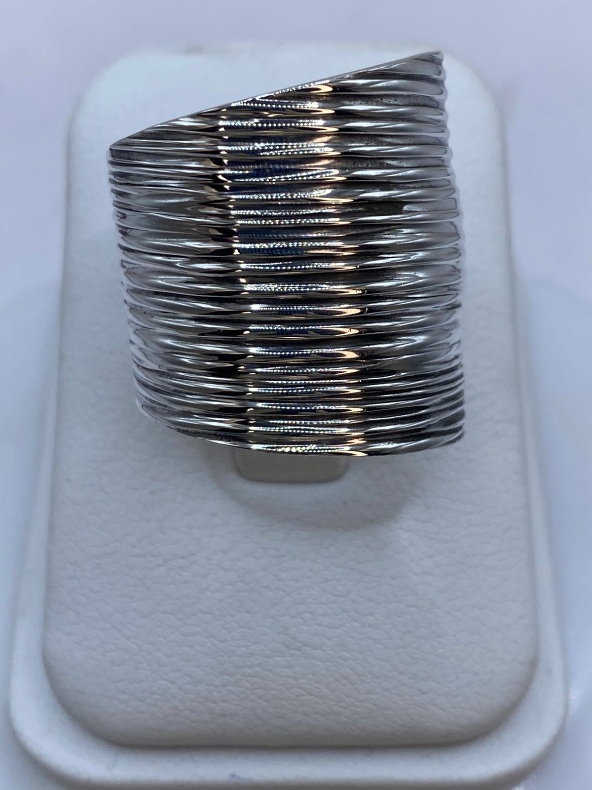 Anillo Maxi Multilíneas Texturizado en Plata .925