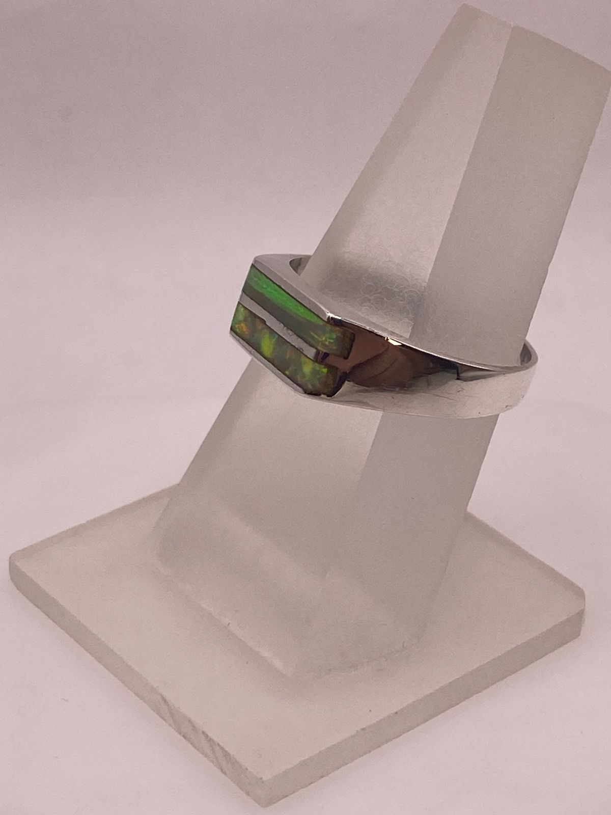 Anillo Minimalista de Plata 925 con Ópalo de Fuego