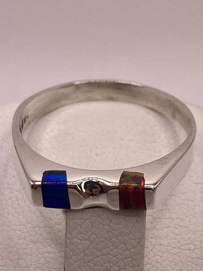 Anillo Minimalista de Plata 950 con Ópalo de Fuego, vista posterior