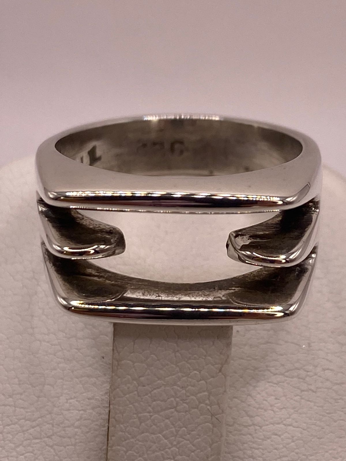 Anillo Moderno de Doble Barra Abierta en Plata .925