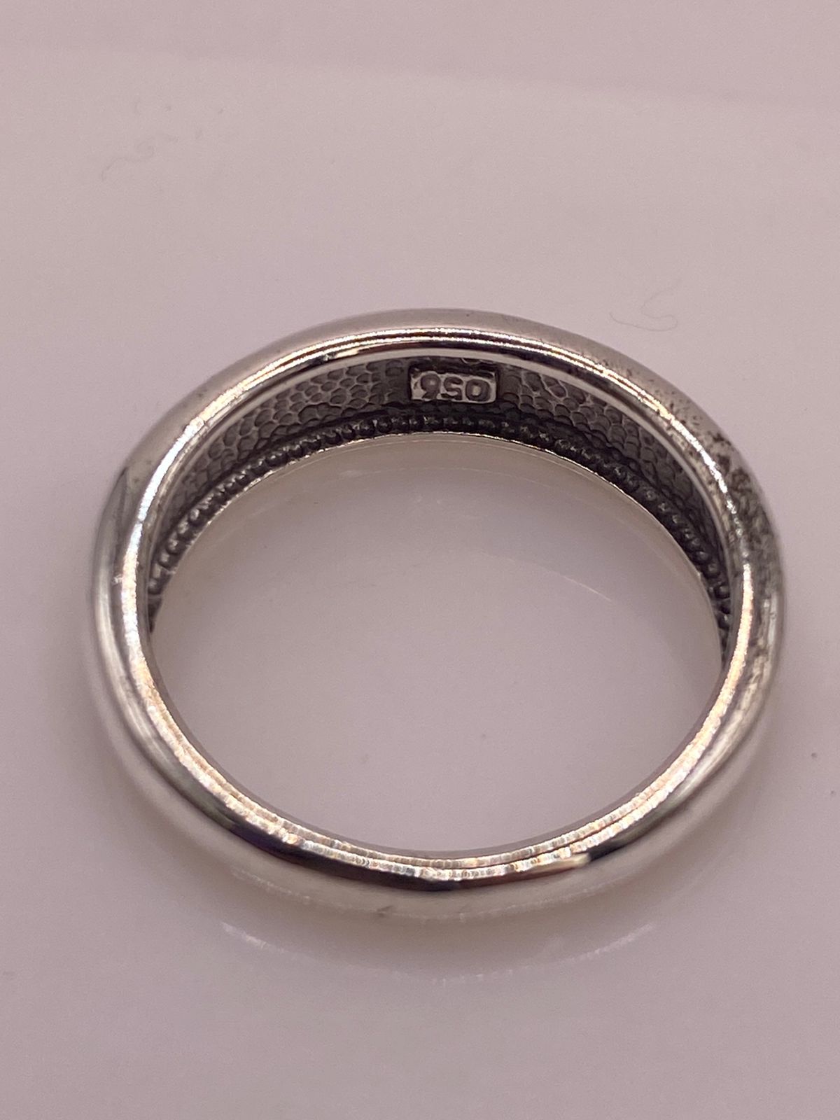 Anillo Moderno Ondulado de Plata 950 con Ópalo de Fuego