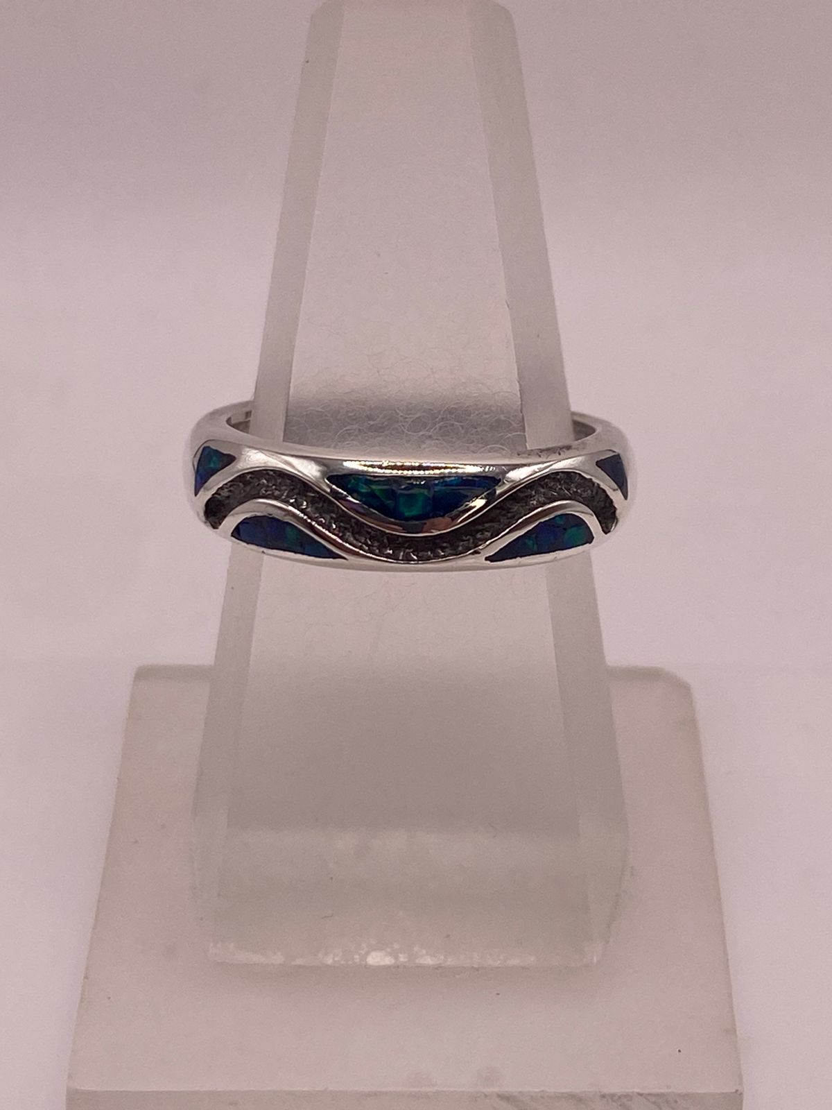 Anillo Moderno Ondulado de Plata 950 con Ópalo de Fuego
