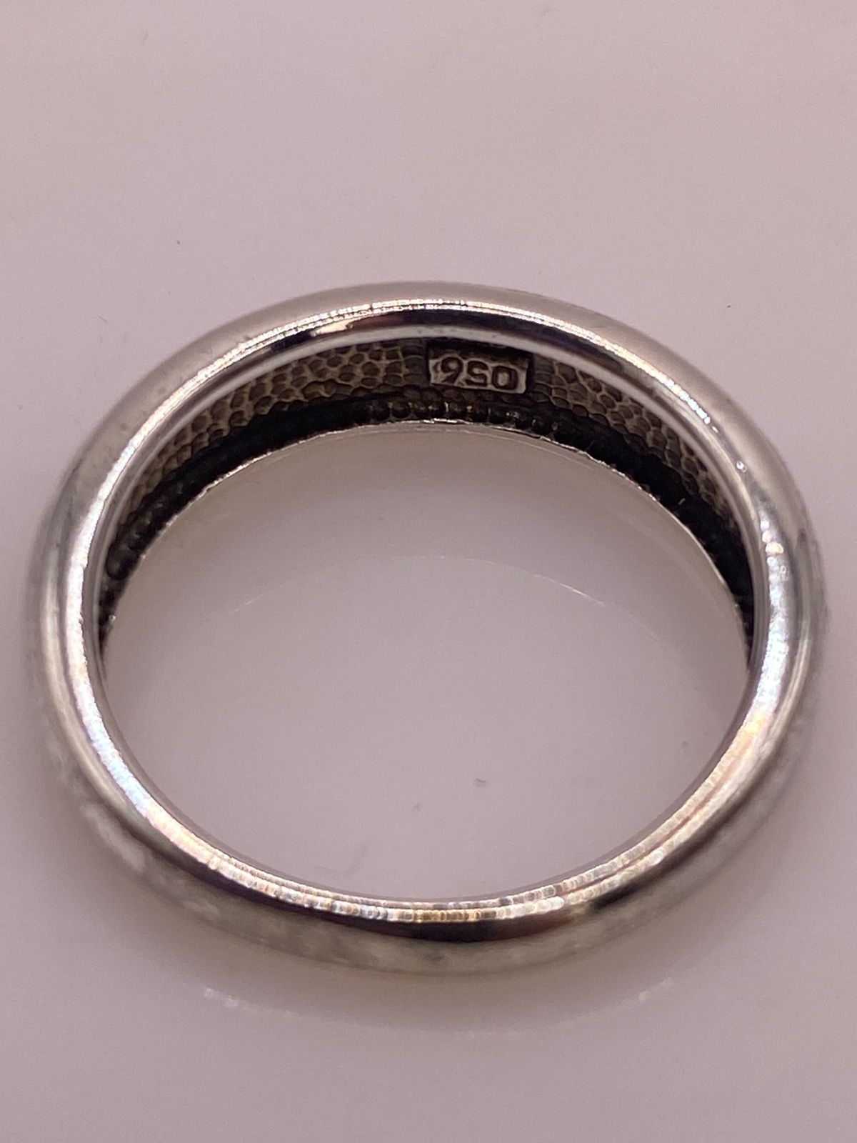 Anillo Moderno Ondulado de Plata 950 con Ópalo de Fuego