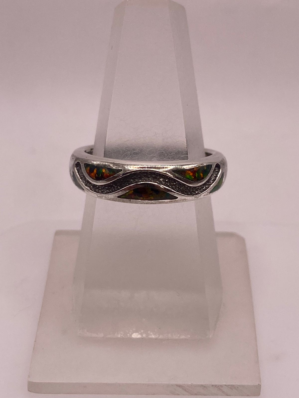Anillo Moderno Ondulado de Plata 950 con Ópalo de Fuego