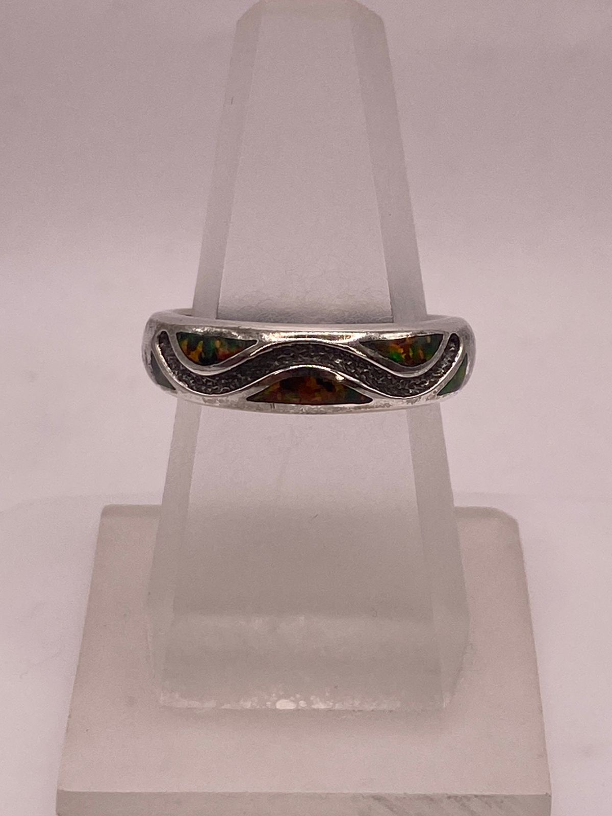Anillo Moderno Ondulado de Plata 950 con Ópalo de Fuego
