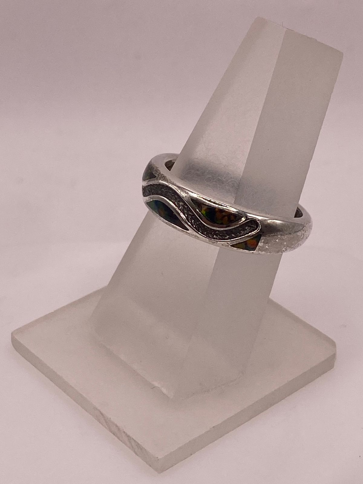 Anillo Moderno Ondulado de Plata 950 con Ópalo de Fuego