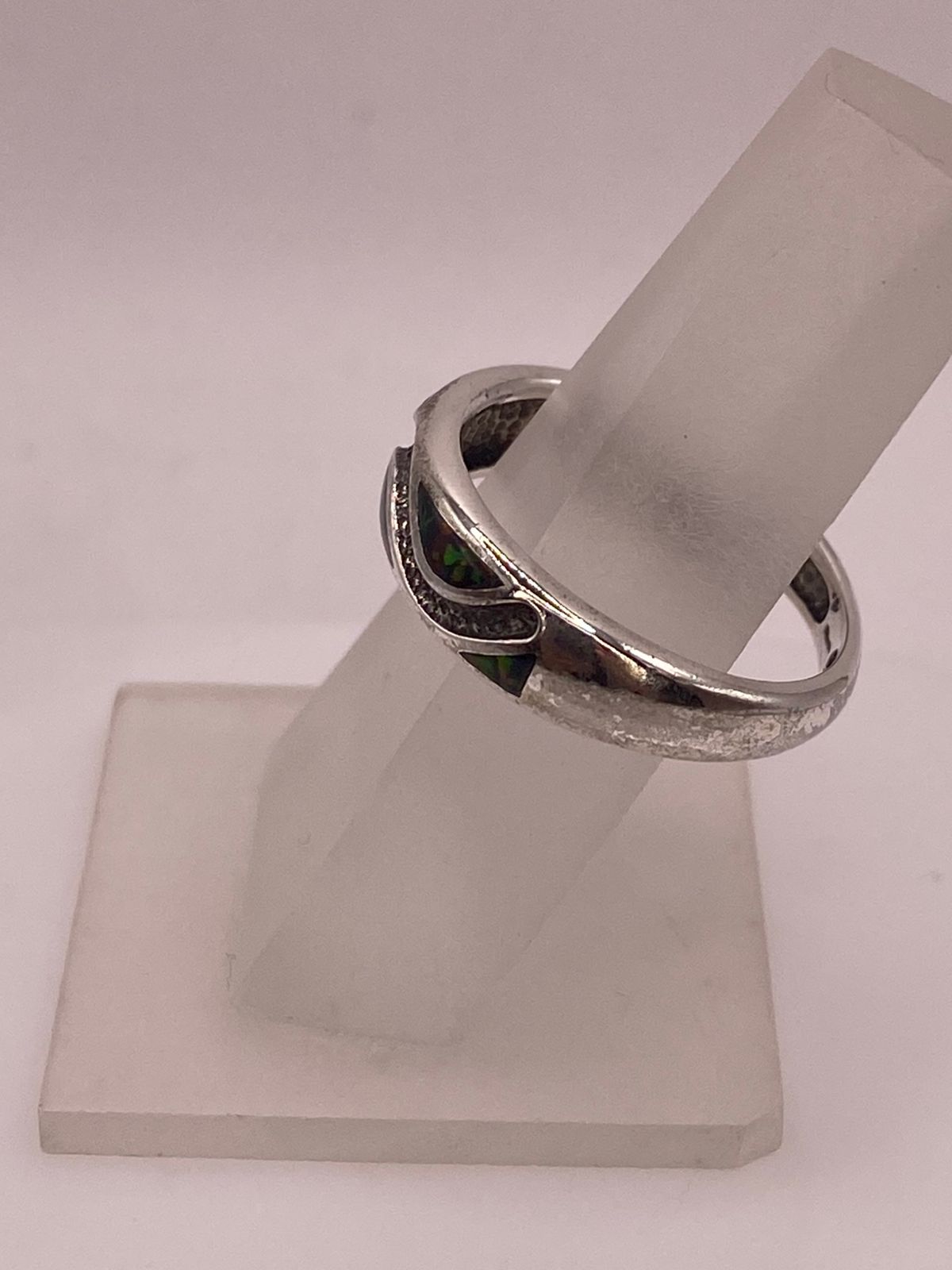 Anillo Moderno Ondulado de Plata 950 con Ópalo de Fuego