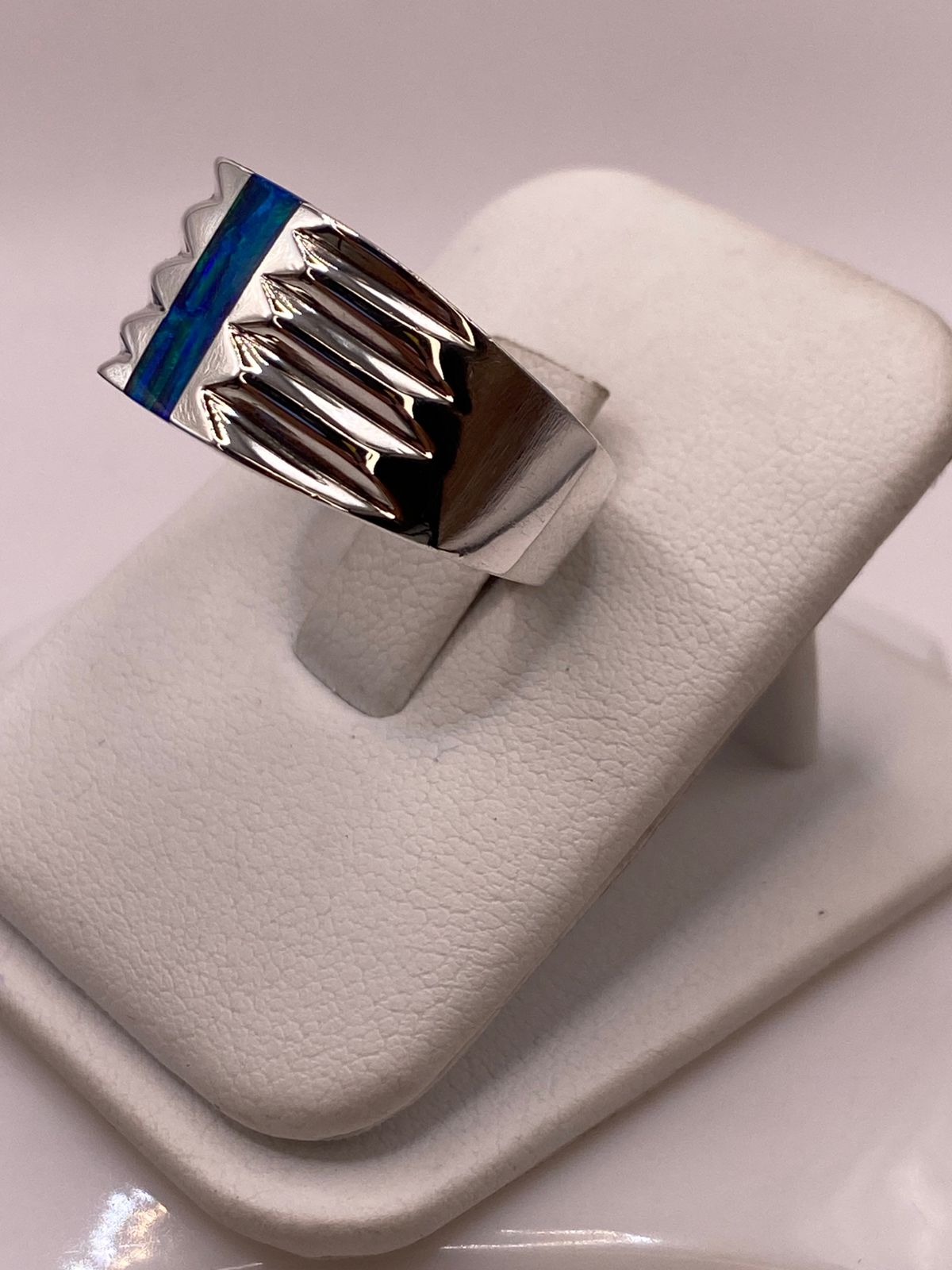 🔥 Anillo Moderno con Ópalo de Fuego Azul‑Verde en Plata Ley 925