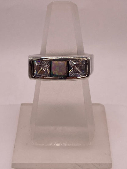 Anillo Moderno con Ópalo de Fuego y Circonias en Plata .925