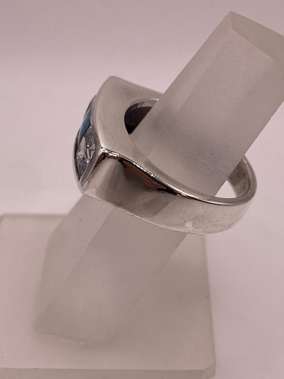 Anillo Moderno con Ópalo de Fuego y Circonias en Plata .925