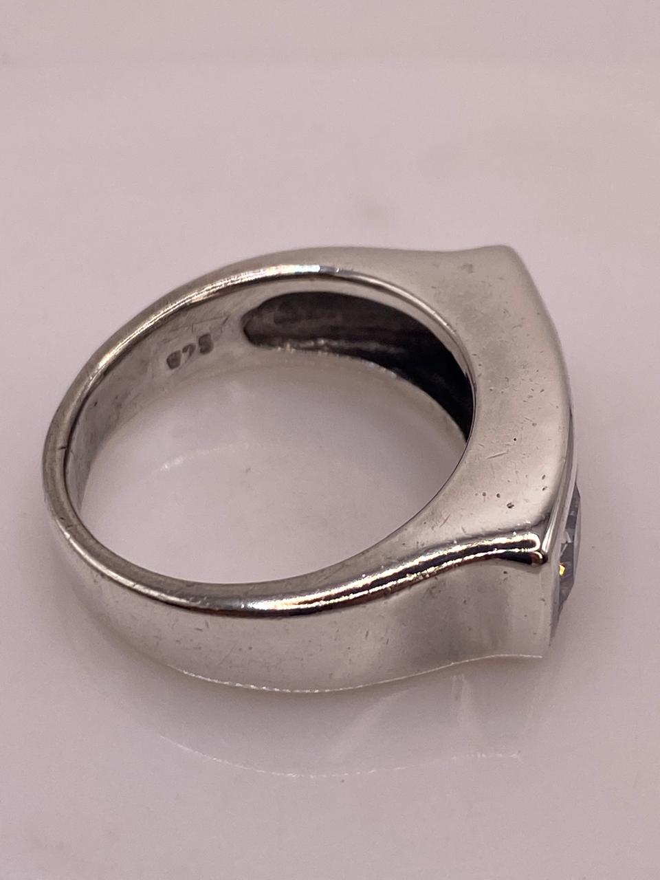 Anillo Moderno con Ópalo de Fuego y Circonias en Plata .925