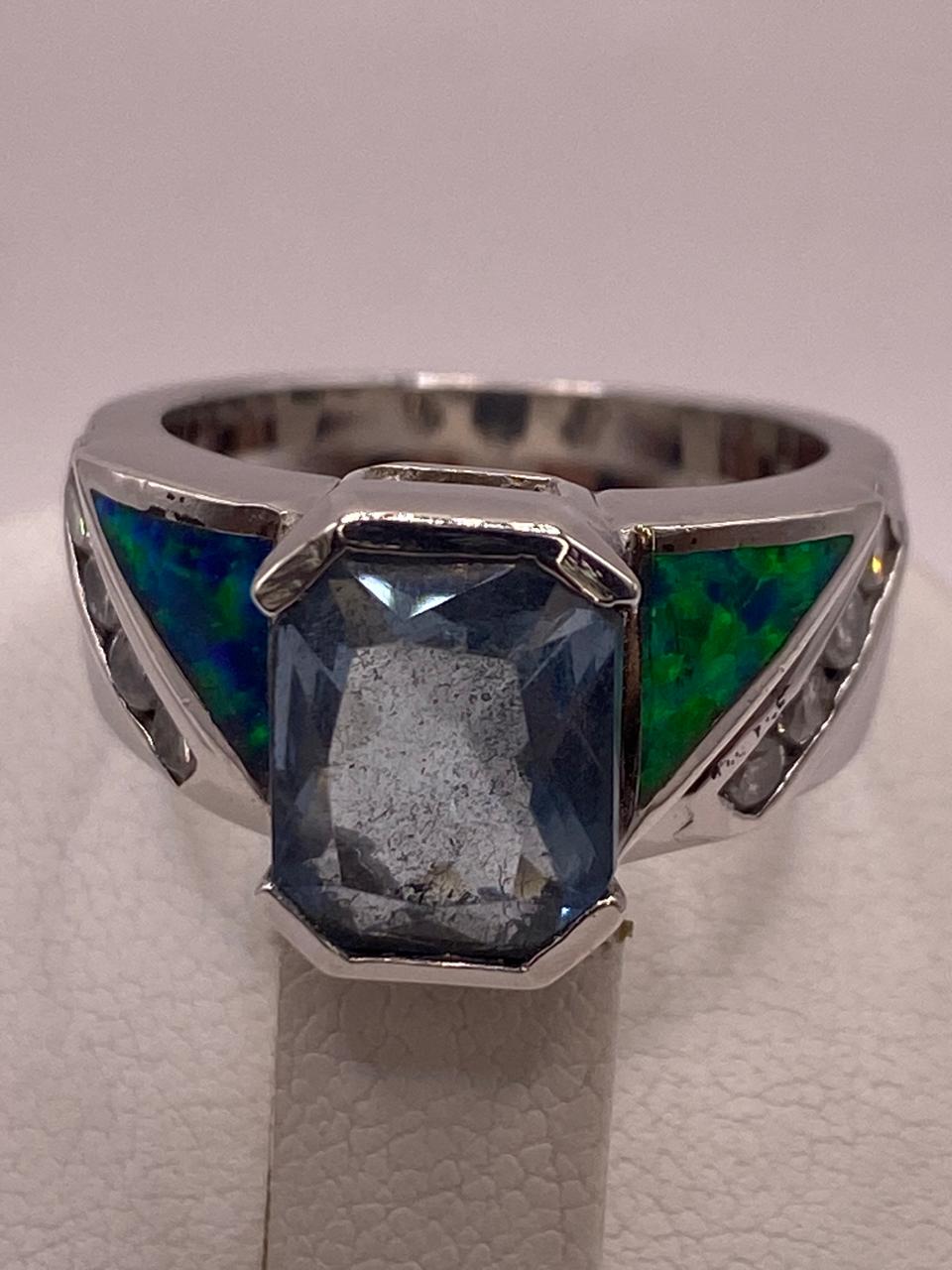 Anillo Moderno de Plata 925 con Ópalo de Fuego y Zirconia