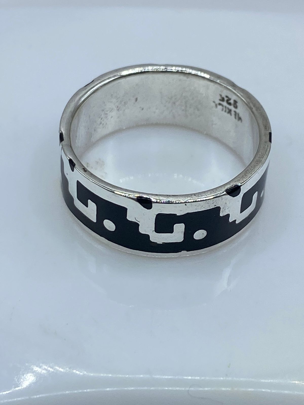 Anillo de Olas Geométricas en Plata .925 con Ónix Negro