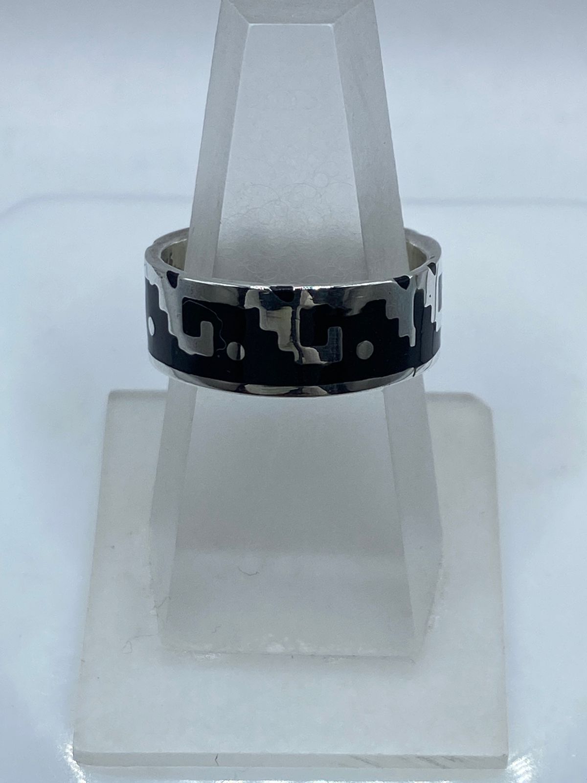 Anillo de Olas Geométricas en Plata .925 con Ónix Negro