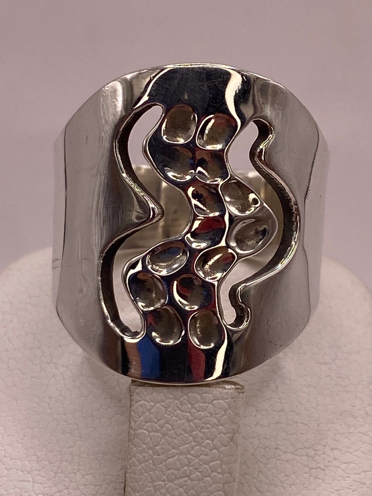 Anillo Ondas con Textura Martillada en Plata .925