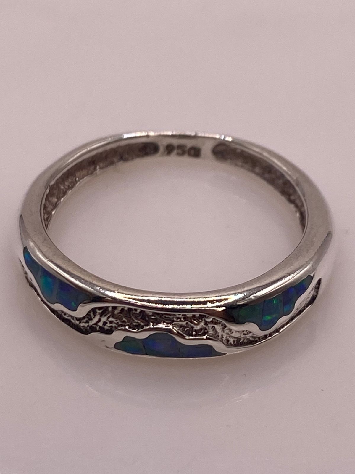 Anillo Ondulado de Plata 950 con Ópalo de Fuego