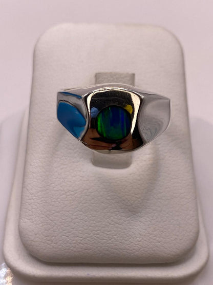 Anillo de Ópalo de Fuego Azul‑verde en Plata Ley 925 — vista lateral