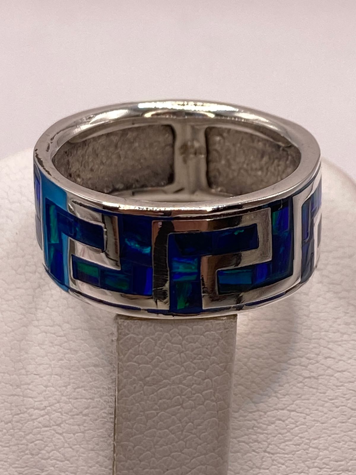 🔥 Anillo con Ópalo de Fuego Azul‑Verde Diseño Greca en Plata Ley 950