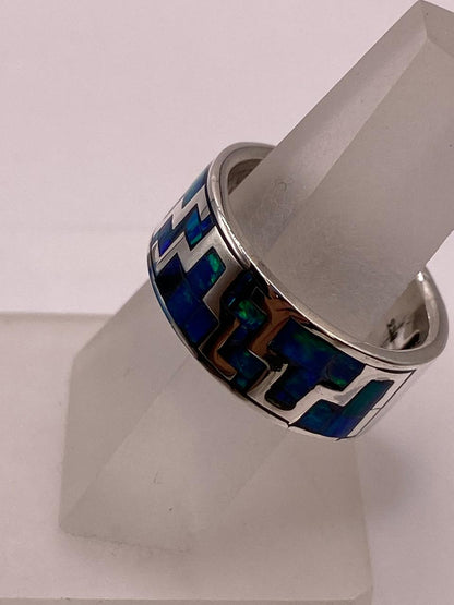 Anillo de Ópalo de Fuego Azul‑Verde con Diseño Geométrico en Plata Ley 950, vista frontal