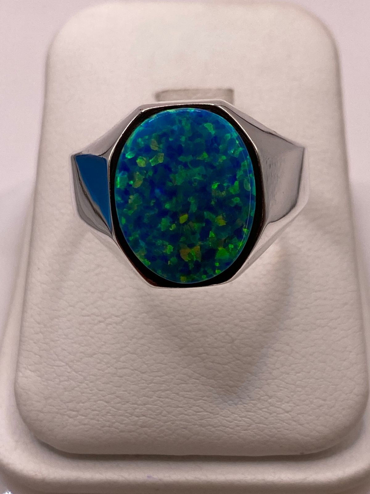 🔥 Anillo con Ópalo de Fuego Azul‑Verde Ovalado en Plata Ley 950