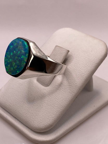 Anillo con Ópalo de Fuego Azul‑Verde Ovalado en Plata Ley 950, vista frontal