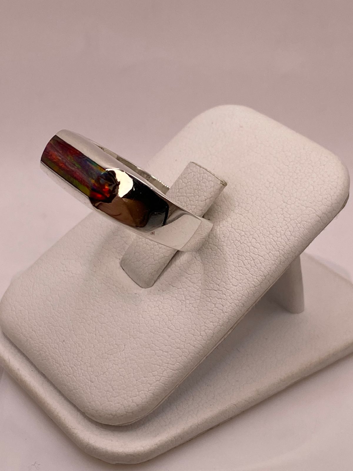 Anillo con Ópalo de Fuego en Barra Multicolor en Plata .925