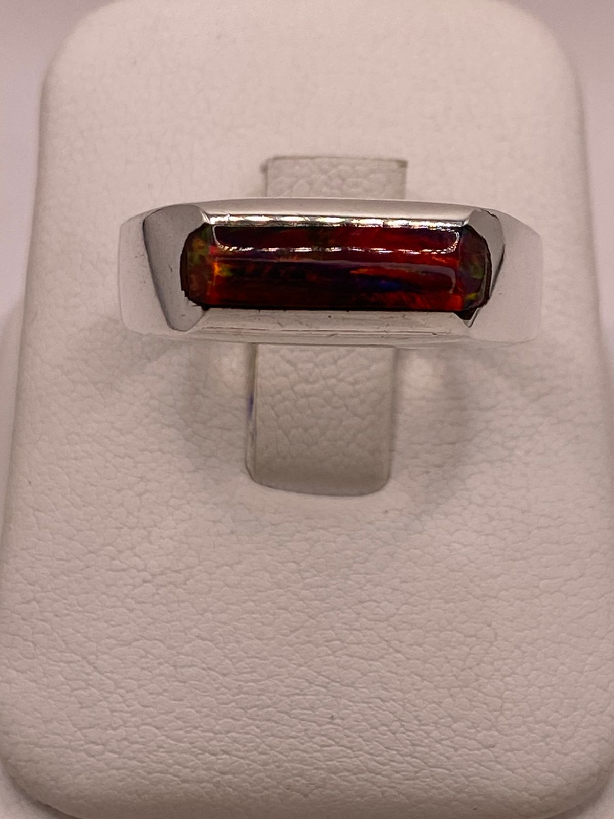 Anillo con Ópalo de Fuego en Barra Multicolor en Plata .925