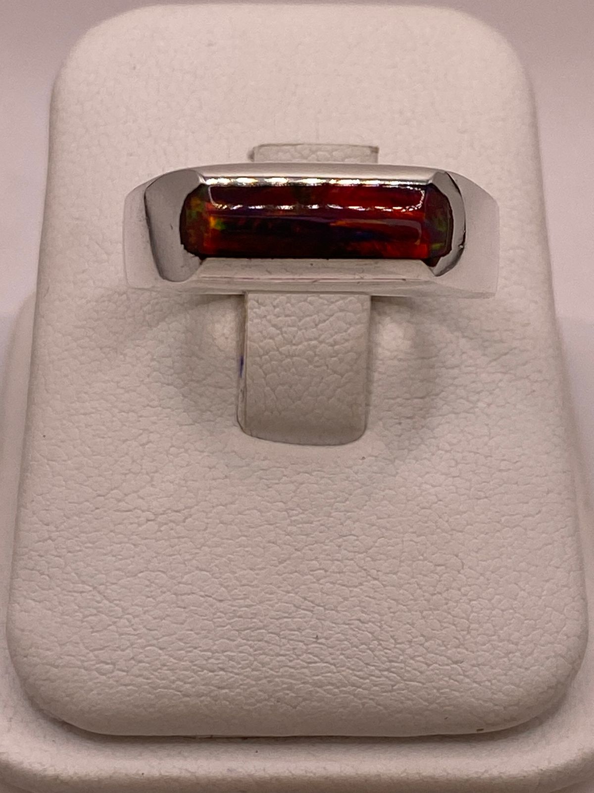 Anillo con Ópalo de Fuego en Barra Multicolor en Plata .925