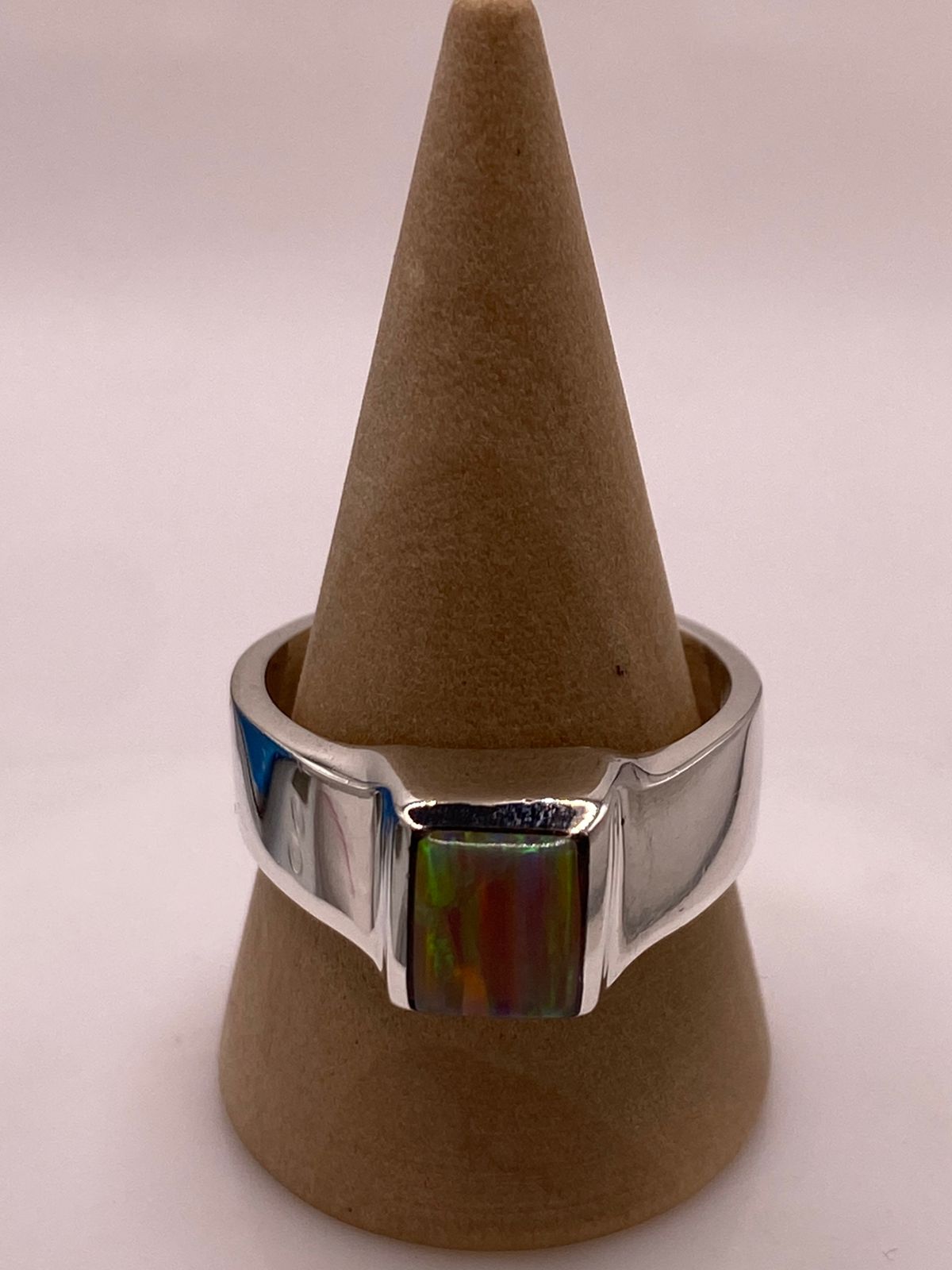 Anillo con Ópalo de Fuego Cuadrado en Plata Ley 925