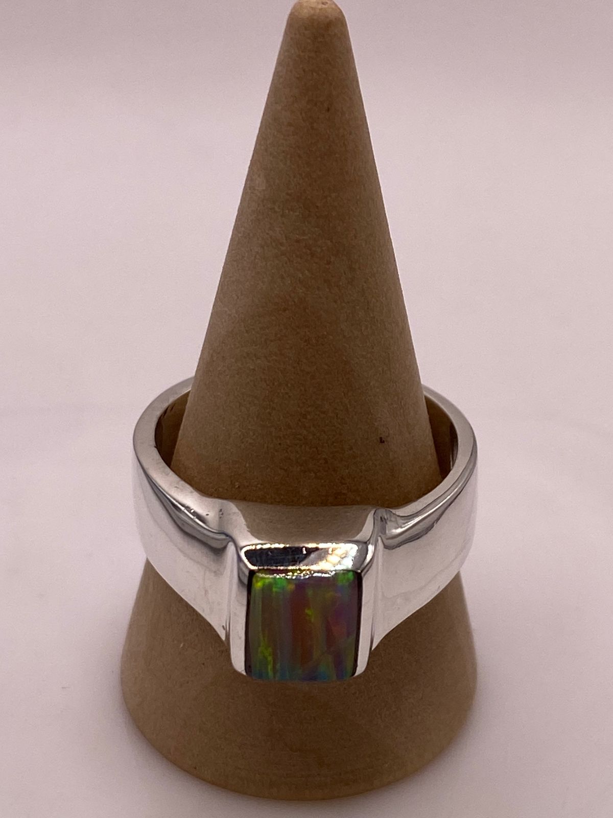 Anillo con Ópalo de Fuego Cuadrado en Plata Ley 925