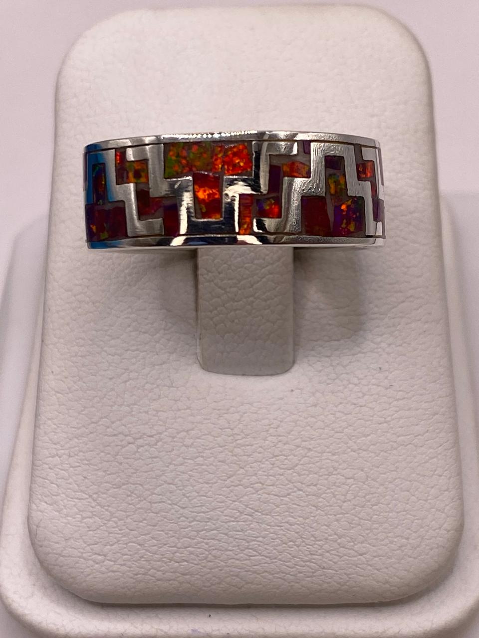 Anillo de Ópalo de Fuego con Diseño Geométrico en Plata Ley 950 — detalle de acabado
